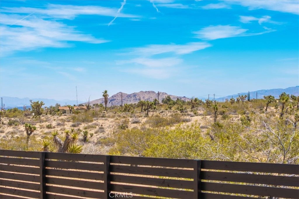 https://media.crmls.org/medias/8c5ad765-73d5-4875-85e2-8d13fe266858.jpg?preset=X-Large