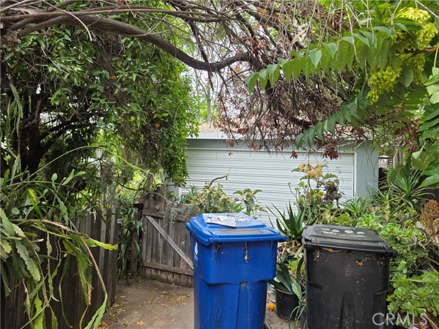 14153 Tiara Street, Van Nuys CA: https://media.crmls.org/medias/8c5c81ba-70af-4fc3-9fb4-a9c05a1d3f53.jpg