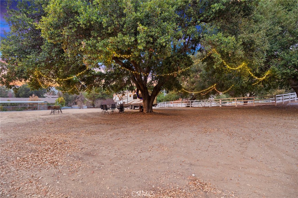 https://media.crmls.org/medias/8c5c8465-8daf-4610-9f8a-7f94d56be8dd.jpg?preset=X-Large