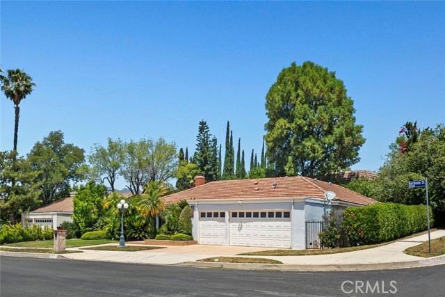 20451 Bermuda Street, Chatsworth CA: https://media.crmls.org/medias/8c5dc5df-94aa-4222-ab98-c193fdadd6ff.jpg