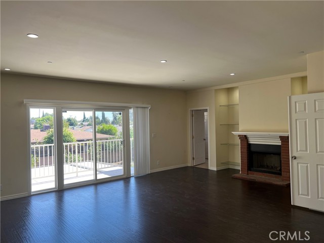 7004 Longridge Avenue, North Hollywood CA: https://media.crmls.org/medias/8c5de536-258d-4575-8159-06e7cc0880ca.jpg