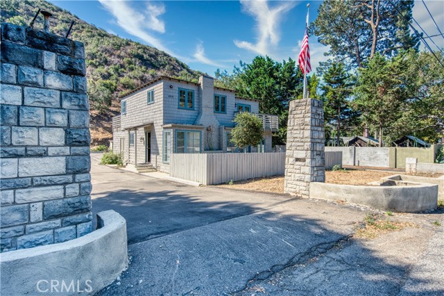 2515 Laguna Canyon Road, Laguna Beach CA: https://media.crmls.org/medias/8c5e4a3a-c3c5-4a28-be0f-485fefe449a2.jpg