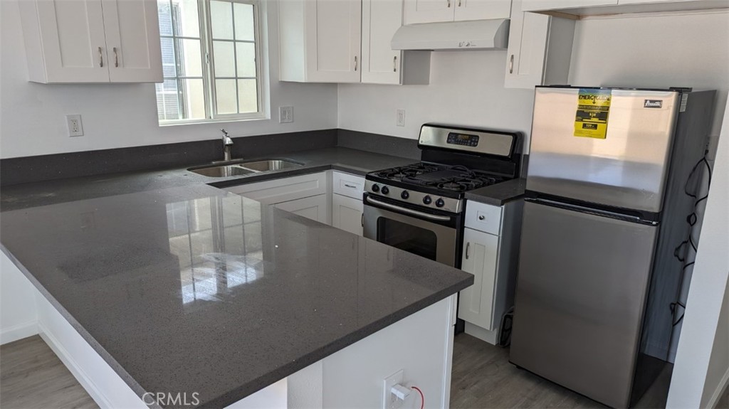 11837 Daphne Avenue B, Hawthorne, CA 90250