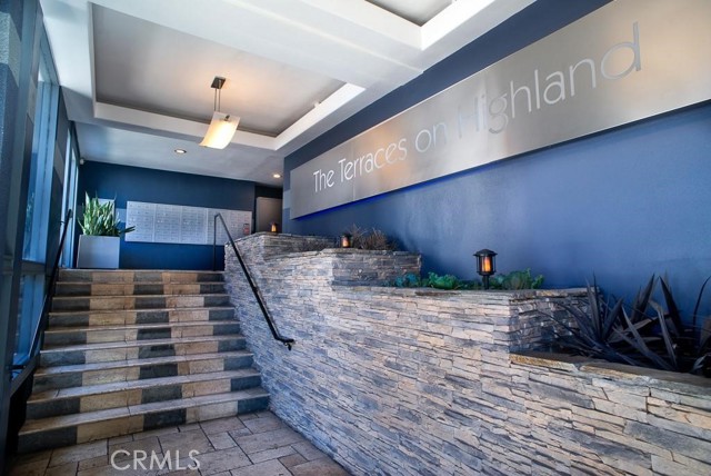 Detail Gallery Image 3 of 19 For 1940 N Highland, Los Angeles,  CA 90068 - 2 Beds | 2 Baths