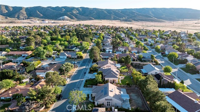 42153 Parkmont Drive, Lancaster CA: https://media.crmls.org/medias/8c60dd9c-62c2-46e9-bad4-ffbf0cfc25ca.jpg