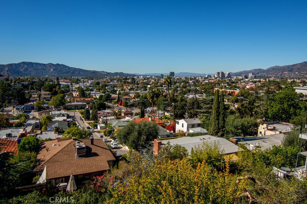 https://media.crmls.org/medias/8c61d0a3-7d2b-479e-b03f-6a0c4416b03d.jpg?preset=X-Large