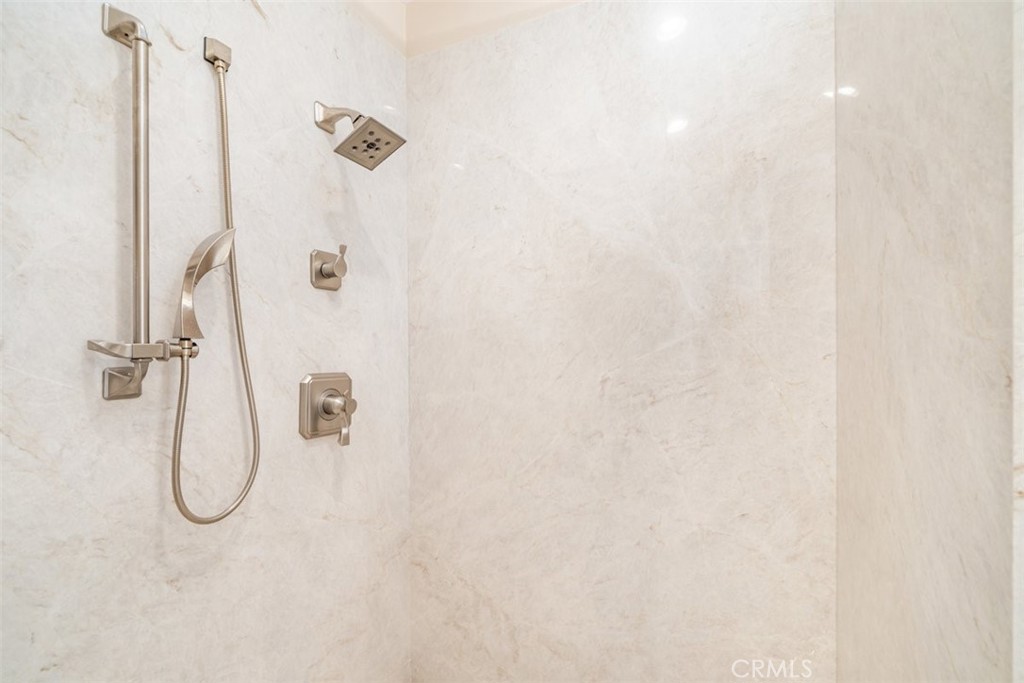 https://media.crmls.org/medias/8c61f8a3-c92e-4e03-a50f-f84559ec469a.jpg?preset=X-Large