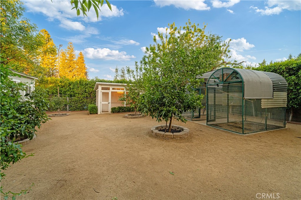 https://media.crmls.org/medias/8c622d67-fa01-4407-b344-298a0447f089.jpg?preset=X-Large
