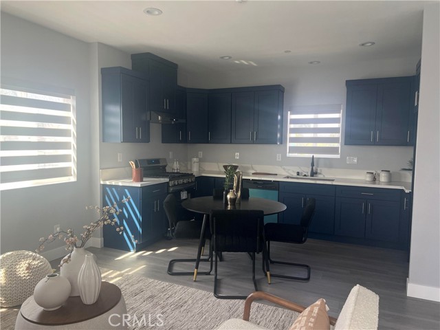 Detail Gallery Image 7 of 14 For 140 N Hewes, Orange,  CA 92869 - 2 Beds | 2 Baths