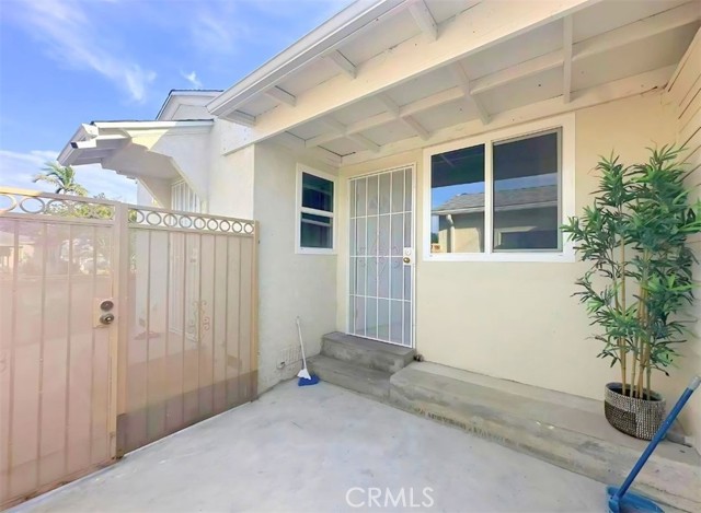 637 W Floral Drive, Monterey Park CA: https://media.crmls.org/medias/8c650b02-a3b2-4302-a38a-af052eb4bd03.jpg