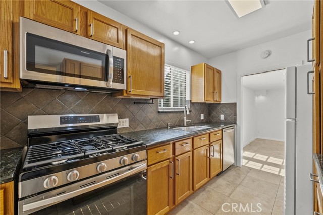 Detail Gallery Image 11 of 28 For 8440 Oakdale Ave, Winnetka,  CA 91306 - 3 Beds | 1/1 Baths