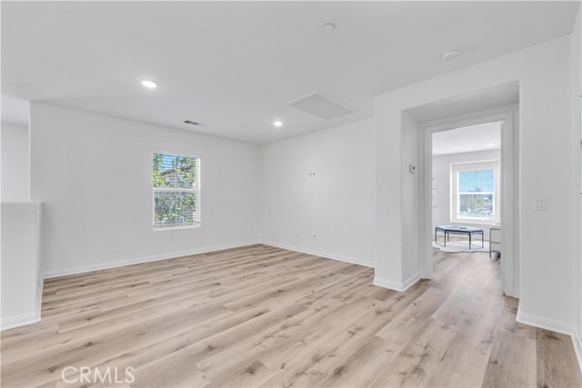 5855 Silveira Street, Eastvale CA: https://media.crmls.org/medias/8c65cba7-0c5b-4f1c-8a93-236d8bd392c5.jpg