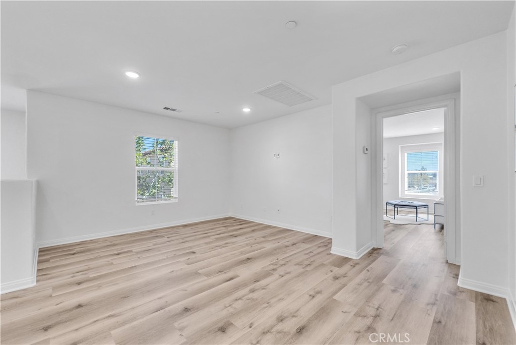 MLS #OC25151215 img 17