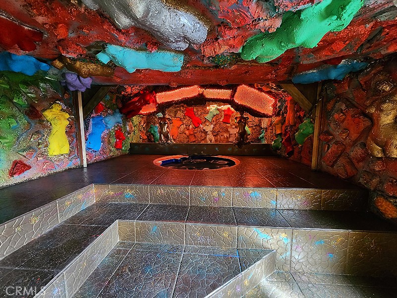https://media.crmls.org/medias/8c66b334-6200-444c-b601-947585b5b293.jpg?preset=X-Large