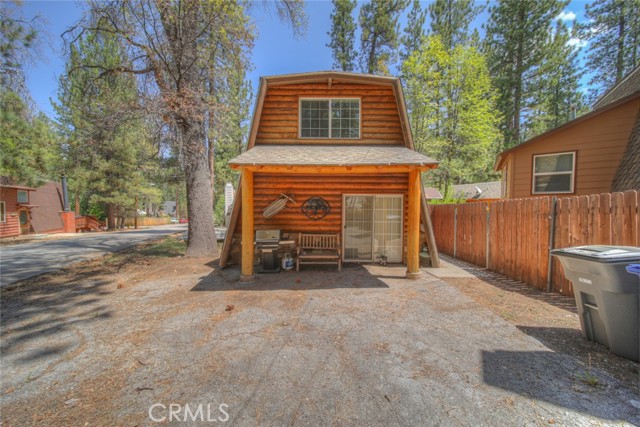 42608 Cedar Avenue, Big Bear Lake CA: https://media.crmls.org/medias/8c671130-41b3-43da-885e-bd4127464b81.jpg