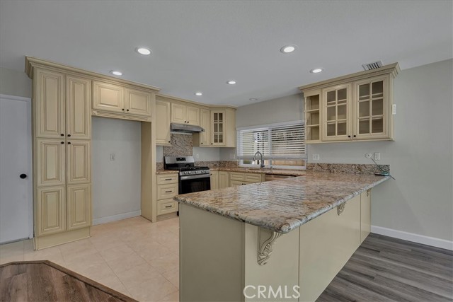 Detail Gallery Image 14 of 19 For 2369 Mesa Verde, Fullerton,  CA 92833 - 3 Beds | 2 Baths