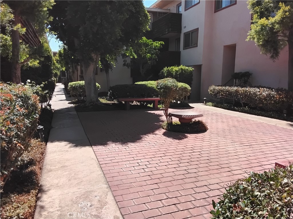 https://media.crmls.org/medias/8c68a90a-bc3d-4e2d-b8fa-a4f08c53b870.jpg?preset=X-Large