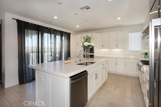 99 Waypoint, Tustin CA: https://media.crmls.org/medias/8c693ca0-3020-40f3-bdb0-b6251d48affb.jpg