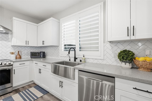 Detail Gallery Image 14 of 59 For 2144 Swallowtail Walk, Gardena,  CA 90249 - 4 Beds | 2/2 Baths