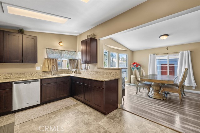 1550 Rimpau Avenue, Corona CA: https://media.crmls.org/medias/8c697824-7307-44d4-a252-0c6940f846bb.jpg