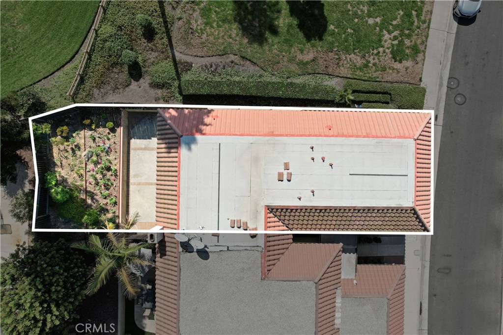 https://media.crmls.org/medias/8c697bb3-4465-409b-b4d9-b080f650420f.jpg?preset=X-Large