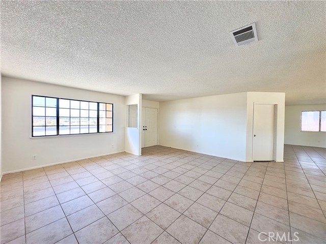 22311 Thunderbird Road, Apple Valley CA: https://media.crmls.org/medias/8c6a3ed0-15aa-44cb-99c1-1e923dbb0747.jpg