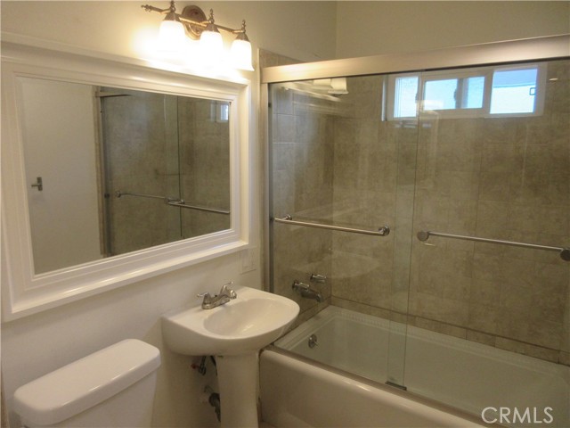 Detail Gallery Image 9 of 15 For 11406 Woodley, Granada Hills,  CA 91344 - 4 Beds | 2 Baths
