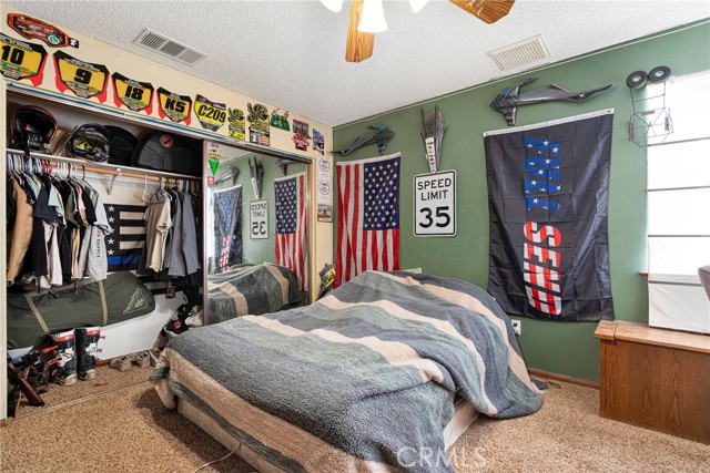 25733 Roundup Way, Apple Valley CA: https://media.crmls.org/medias/8c6a76e4-b0be-4a2d-ae33-7a81bac258c4.jpg