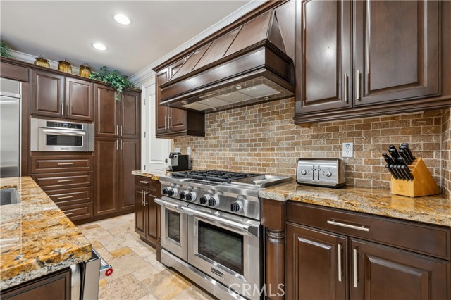 8356 Noelle Drive, Huntington Beach CA: https://media.crmls.org/medias/8c6adb16-babb-4588-abeb-7ad91119f69c.jpg