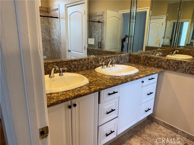 Detail Gallery Image 17 of 28 For 4912 Hesperia, Encino,  CA 91316 - 3 Beds | 2/1 Baths