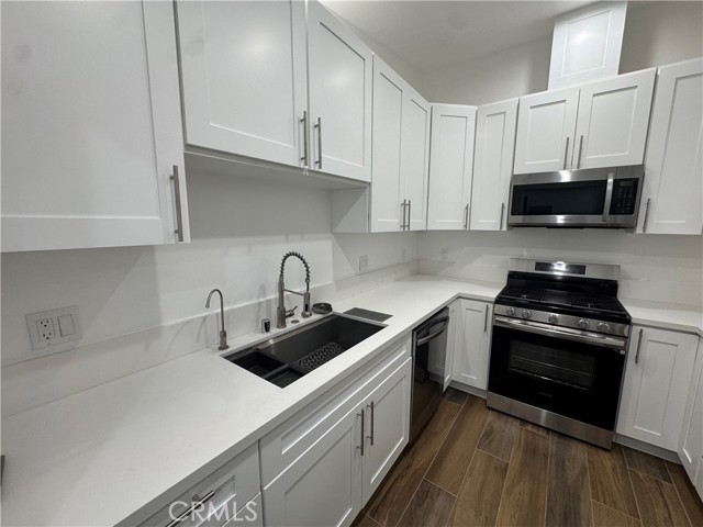 Detail Gallery Image 14 of 17 For 6439 1/2 Graves Ave, Lake Balboa,  CA 91605 - 0 Beds | 1 Baths