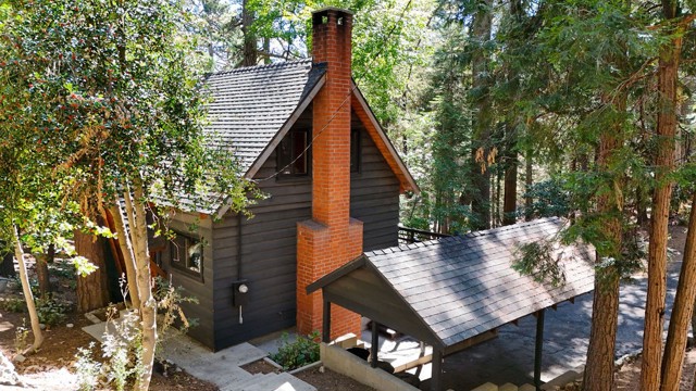 813 Poe Court, Lake Arrowhead, CA 92352