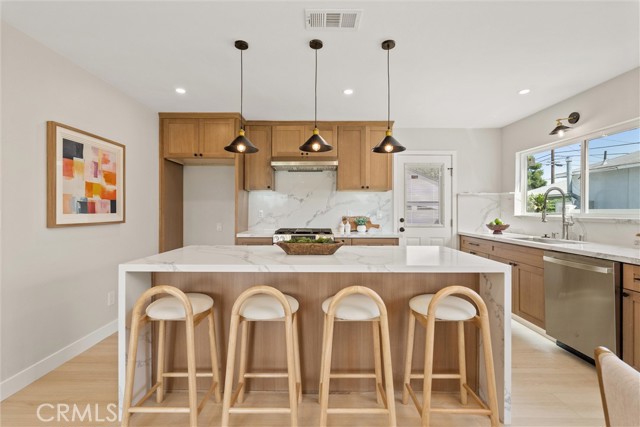 213 N Flower Street, Orange CA: https://media.crmls.org/medias/8c6ba7c8-9b8c-43bd-820e-d866a5a99558.jpg