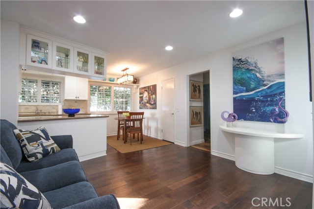 Detail Gallery Image 16 of 57 For 10211 Cliff Dr, Huntington Beach,  CA 92646 - 4 Beds | 3 Baths