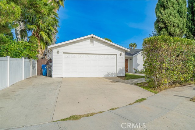 Detail Gallery Image 2 of 42 For 15543 Dearborn, North Hills,  CA 91343 - 4 Beds | 2 Baths