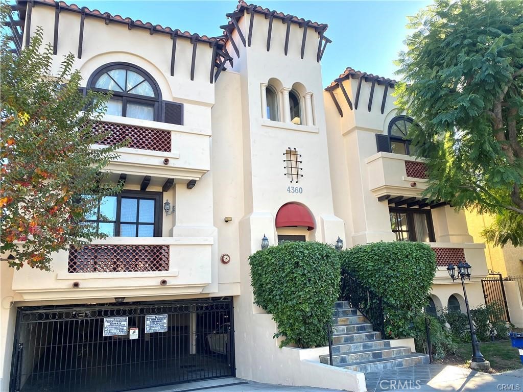 4360 Ventura Canyon Avenue #11
