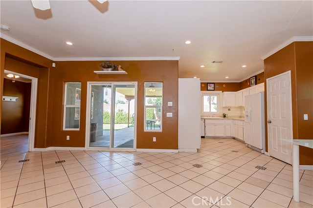 Detail Gallery Image 8 of 36 For 43963 Glenraven, Lancaster,  CA 93535 - 5 Beds | 2 Baths