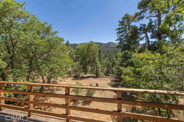 190 Yosemite Drive, Big Bear City CA: https://media.crmls.org/medias/8c6d4af6-a7e0-4a37-a6ad-2cafa1f4774f.jpg