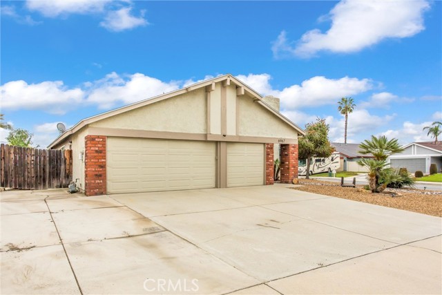 6967 Mountain Avenue, Highland CA: https://media.crmls.org/medias/8c6d794f-f62e-4248-9a5a-d52029db2fe2.jpg