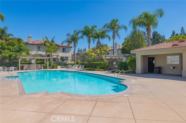 825 Yorkshire, Irvine CA: https://media.crmls.org/medias/8c6dba10-13f0-485b-8de4-f60c664eea55.jpg