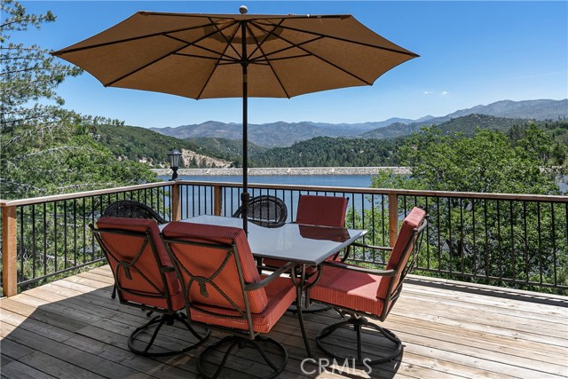 Detail Gallery Image 12 of 40 For 537 Canyon View Rd, Lake Arrowhead,  CA 92321 - 4 Beds | 3/1 Baths