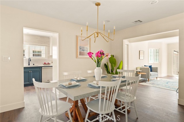 433 N Osage Avenue, Inglewood CA: https://media.crmls.org/medias/8c6ead2f-215f-46b4-8a6b-6fd795ec5164.jpg