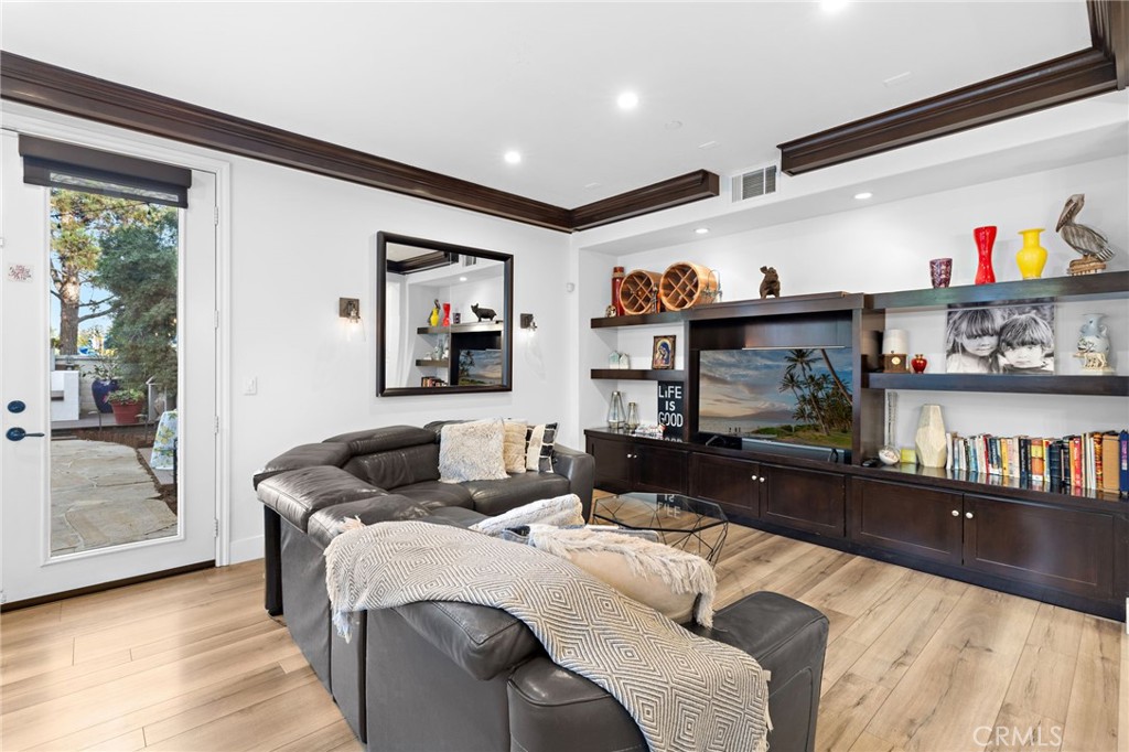 MLS #OC25022354 img 8