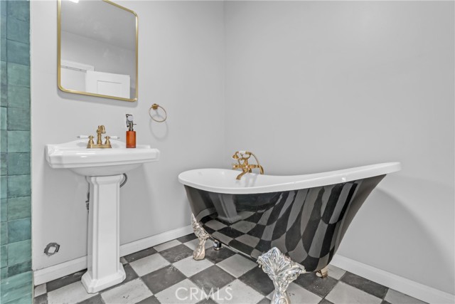 3130 Kansas Avenue, South Gate CA: https://media.crmls.org/medias/8c6ed7ed-0e38-481a-914e-8b4802fab8dd.jpg