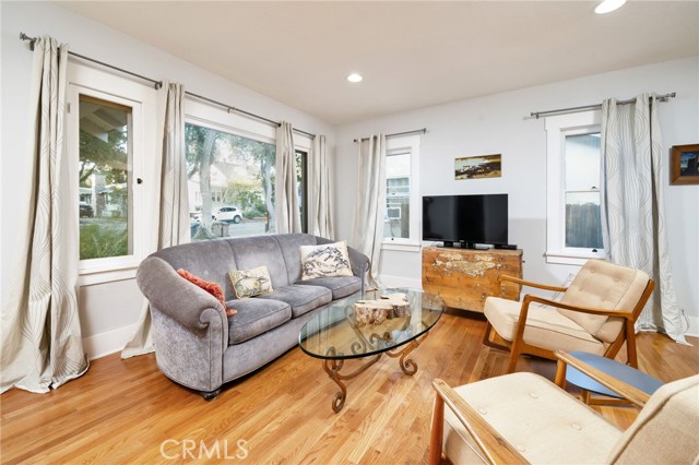Detail Gallery Image 4 of 46 For 330 W 6th St, Claremont,  CA 91711 - 2 Beds | 1 Baths