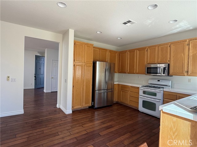 Detail Gallery Image 9 of 22 For 26506 Isabella, Canyon Country,  CA 91351 - 3 Beds | 3 Baths