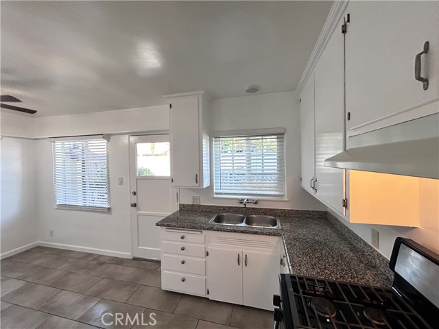 5636 Willowcrest Avenue, North Hollywood CA: https://media.crmls.org/medias/8c701f3a-ccc5-4e97-abed-886941d9d90c.jpg