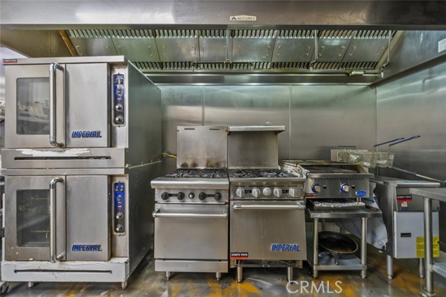 400 E Broadway, Glendale CA: https://media.crmls.org/medias/8c70e5c2-08d9-4b7e-bb77-9788b842894e.jpg