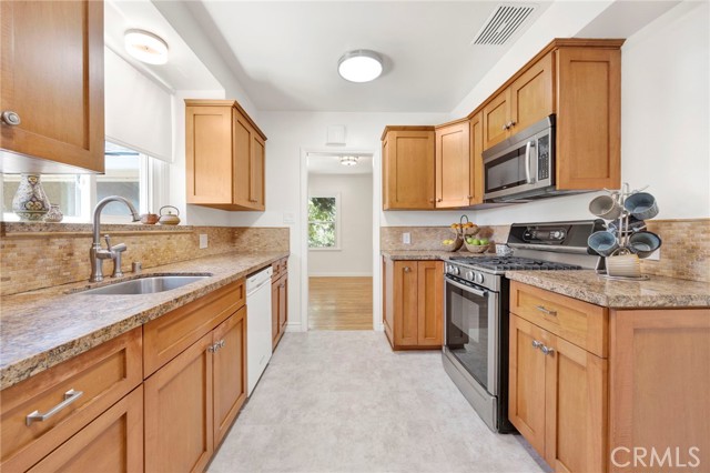 Detail Gallery Image 12 of 31 For 1202 Bruce Ave, Glendale,  CA 91202 - 2 Beds | 2 Baths