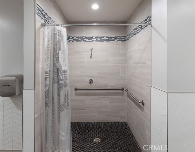 Detail Gallery Image 34 of 37 For 2400 Scholarship, Irvine,  CA 92612 - 1 Beds | 1 Baths